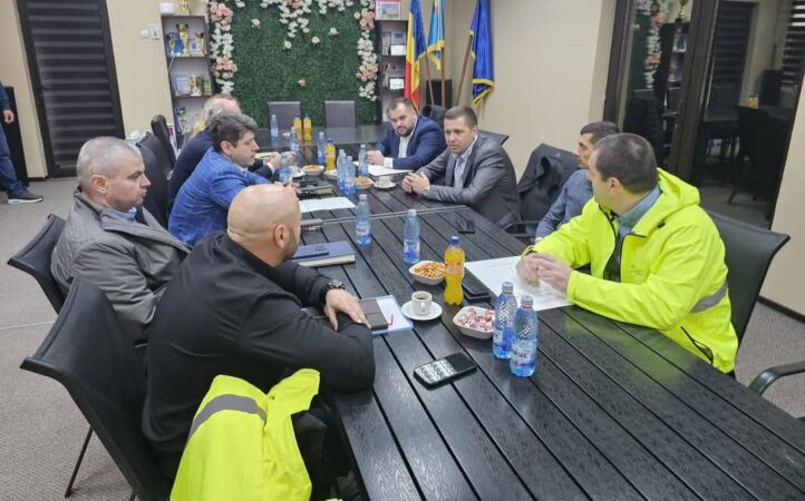 Președintele CJ Dâmbovița, Corneliu Ștefan, a verificat lucrările de apă și canalizare în Șotânga, Vulcana-Pandele și Brănești Președintele Consiliului Județean Dâmbovița, Corneliu Ștefan, a început săptămâna cu o vizită de lucru în localitățile Șotânga, Vulcana-Pandele și Brănești,