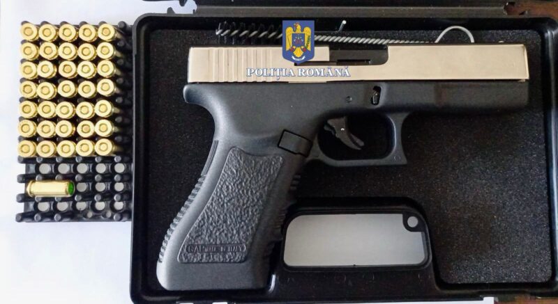 În urma cercetărilor efectuate de polițiștii Serviciului Arme, Explozivi și Substanțe Periculoase, sub coordonarea unui procuror de la Parchetul de pe lângă Judecătoria Târgoviște, un bărbat, de 38 de ani, din Târgoviște, a fost reținut pe bază de ordonanță pentru 24 de ore.