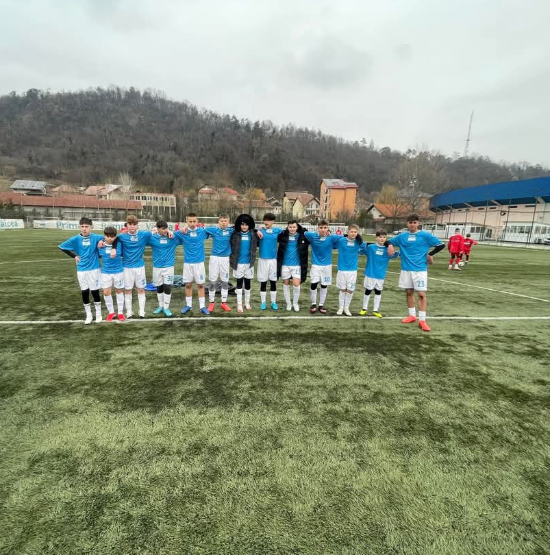 În cadrul ultimei etape din Campionatul Juniorilor U15, echipele gazdă au strălucit pe teren, iar competiția continuă să devină din ce în ce mai interesantă