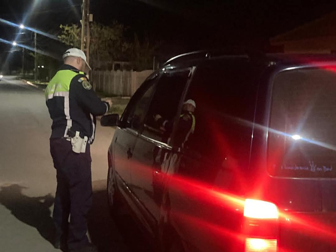 În ultimele 48 de ore, polițiștii din cadrul Inspectoratului de Poliție Județean Dâmbovița au desfășurat o serie de acțiuni menite să crească gradul de siguranță al cetățenilor și să prevină evenimentele rutiere, dar și faptele de natură contravențională sau penală.
