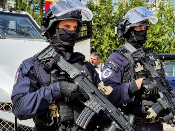 Ai visat să fii jandarm? Acum e momentul, tineri din Dâmbovița, șansa voastră la o carieră stabilă! Ai visat să fii jandarm? Acum e momentul, tineri din Dâmbovița, șansa voastră la o carieră stabilă!