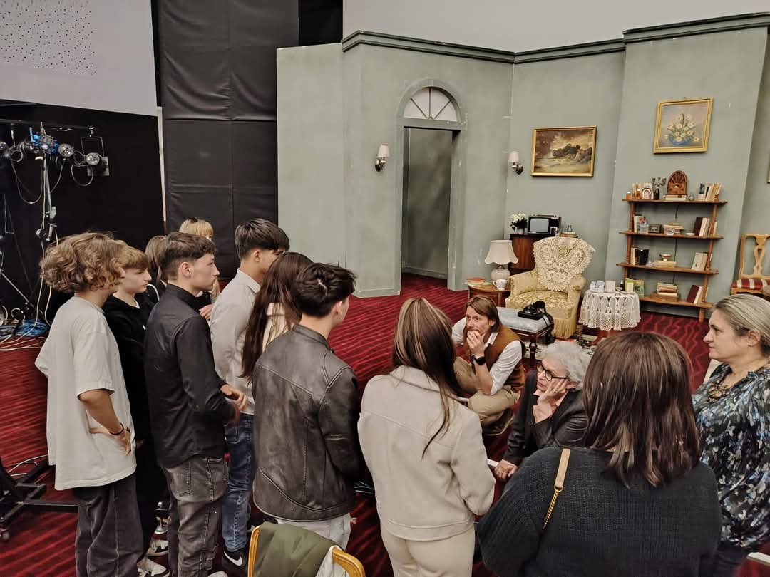 Arta și Educația s-au întâlnit la Târgoviște: Dialog inspirat între liceenii dâmbovițeni și mari actori ai Teatrului românesc