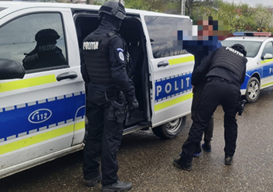 Atac violent pe o stradă din Târgoviște: Doi tineri cercetați penal după ce au agresat un bărbat cu un obiect înțepător