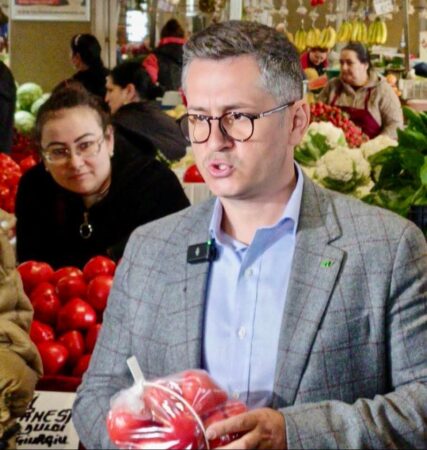 Autoritatea Fitosanitară verifică roșiile românești în piețe Autoritatea Fitosanitară verifică roșiile românești în piețe