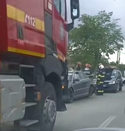 Carambol pe DN 72A, în Priseaca: Trei persoane au ajuns la spital în urma unui accident rutier Carambol pe DN 72A, în Priseaca: Trei persoane au ajuns la spital în urma unui accident rutier