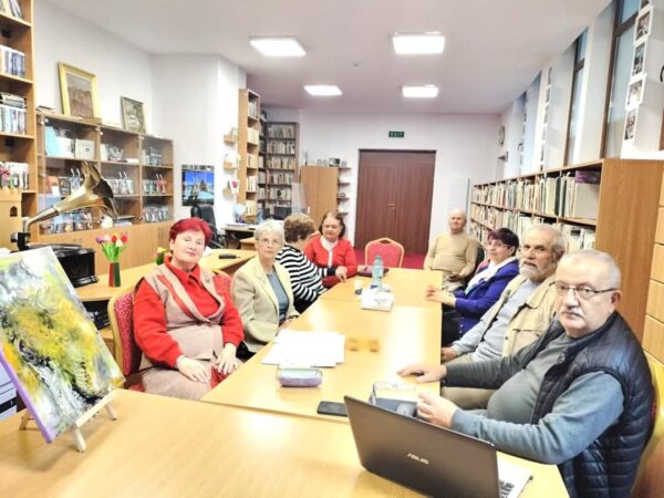 Ieri, 13 mai 2025, Sala Multimedia a Bibliotecii Județene „I. H. Rădulescu” Dâmbovița a găzduit o întâlnire emoționantă și plină de inspirație, organizată în cadrul Clubului Seniorilor. Participanții au avut parte de o zi deosebită, plină de momente culturale care au stimulat reflecții profunde și au adus bucurie.