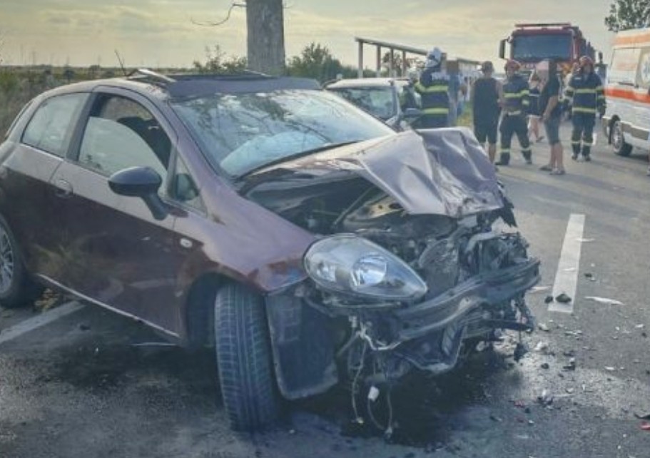 Coliziune cu impact violent pe DJ 711 Comișani