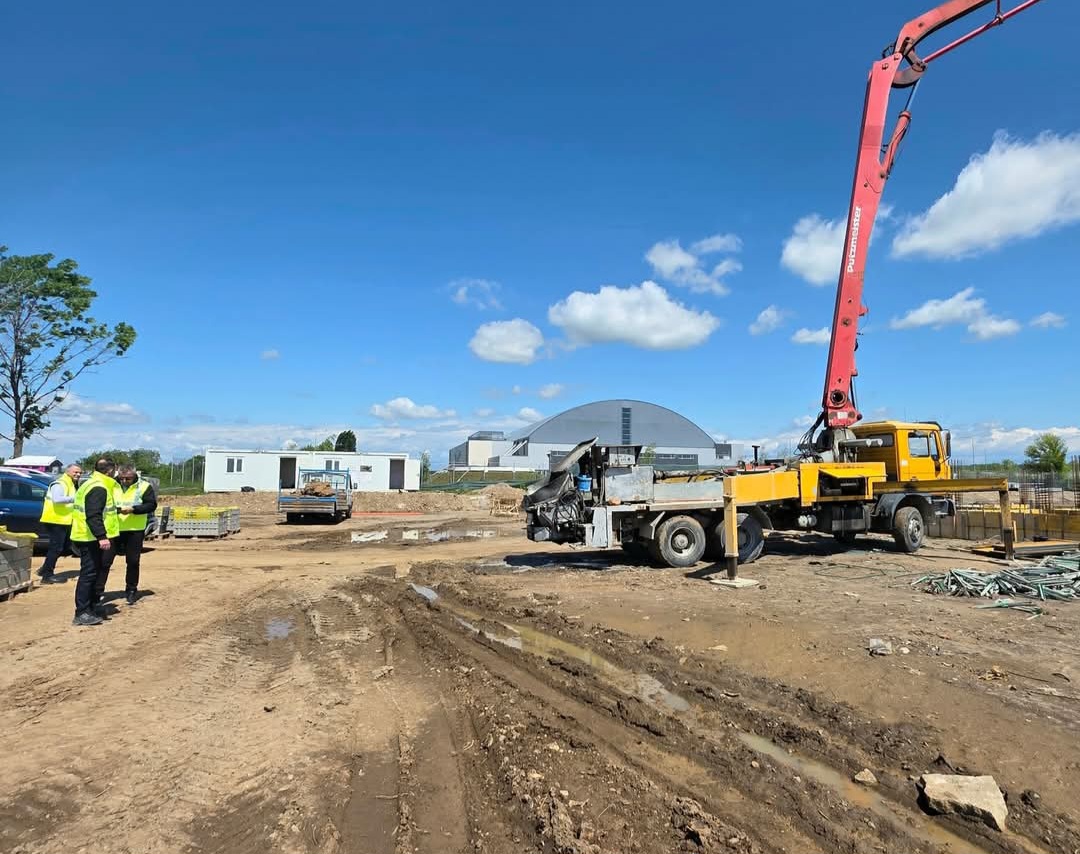 Se lucrează la noua bază sportivă de lângă Complexul de Natație Târgoviște