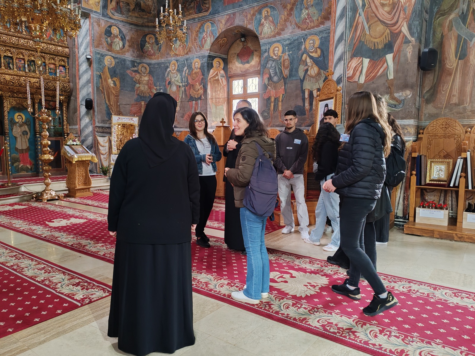 Elevii portughezi descoperă patrimoniul spiritual al județului Dâmbovița