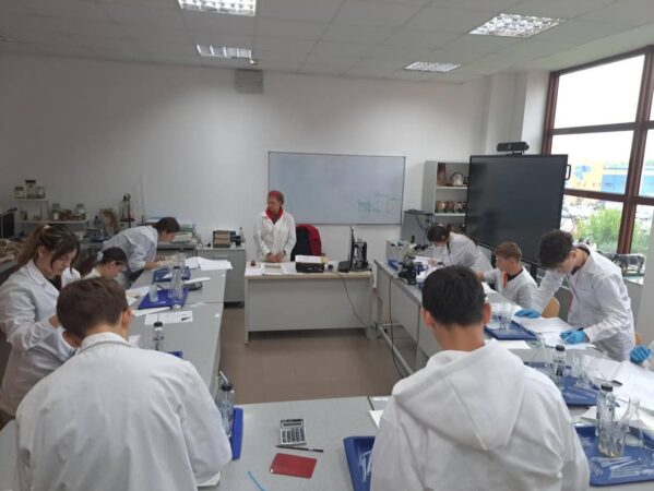 Excelența în chimie, celebrată la Universitatea „Valahia” din Târgoviște