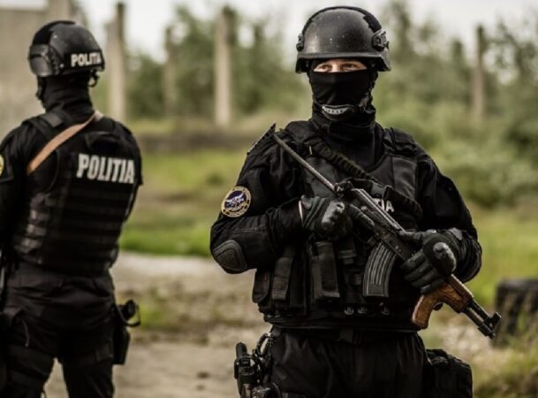 Furt de 70.000 de euro dintr-un transport internațional: Un bărbat din Târgoviște, reținut în urma descinderilor Furt de 70.000 de euro dintr-un transport internațional: Un bărbat din Târgoviște, reținut în urma descinderilor