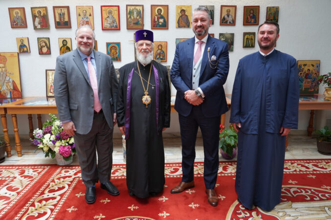 Dialog între tradiție și viitor: ÎPS Nifon a primit vizita unei delegații americane la Arhiepiscopia Târgoviștei Dialog între tradiție și viitor: ÎPS Nifon a primit vizita unei delegații americane la Arhiepiscopia Târgoviștei