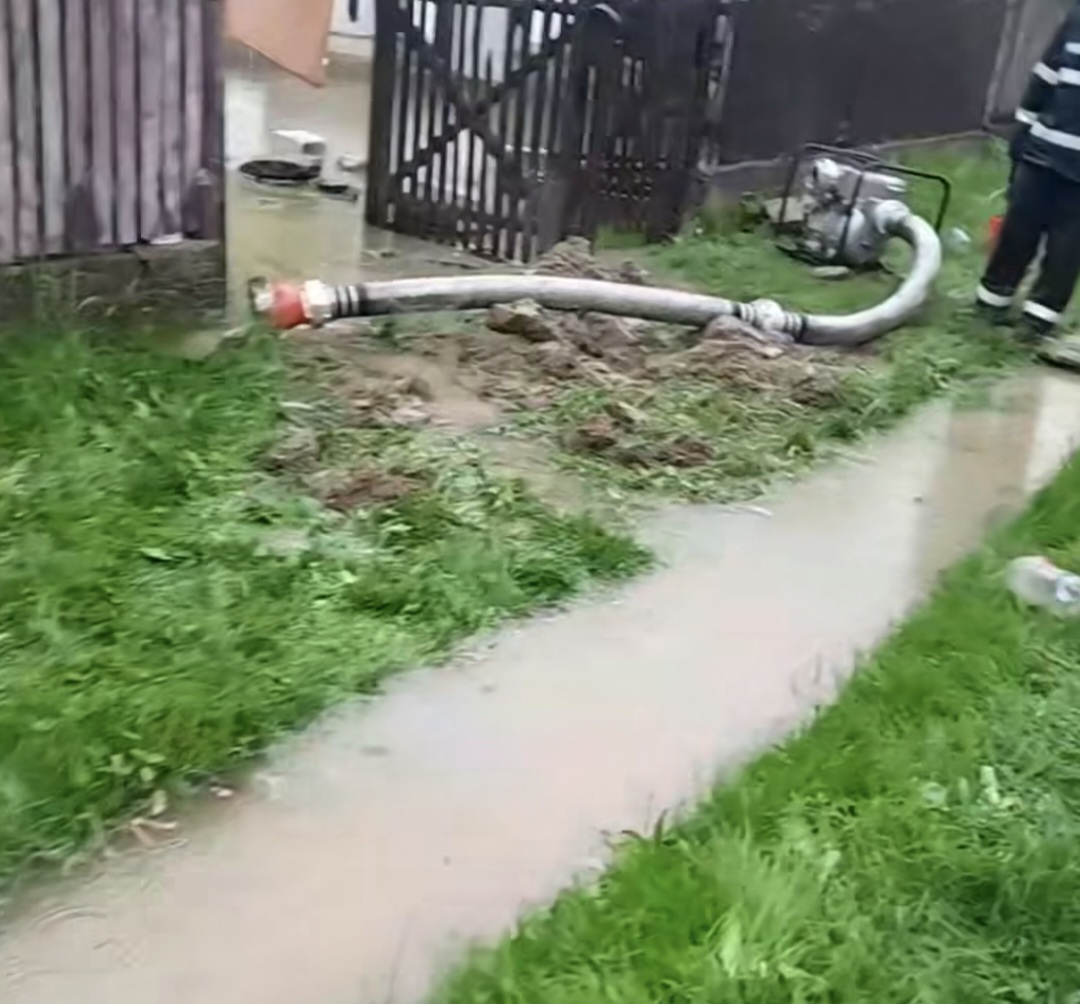 ISU Dâmbovița intervine în forță după ploile din ultimele 24 de ore