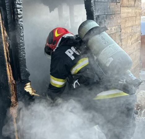 Incendiu la o gospodărie din Slobozia Moară, pompierii au intervenit de urgență Incendiu la o gospodărie din Slobozia Moară, pompierii au intervenit de urgență