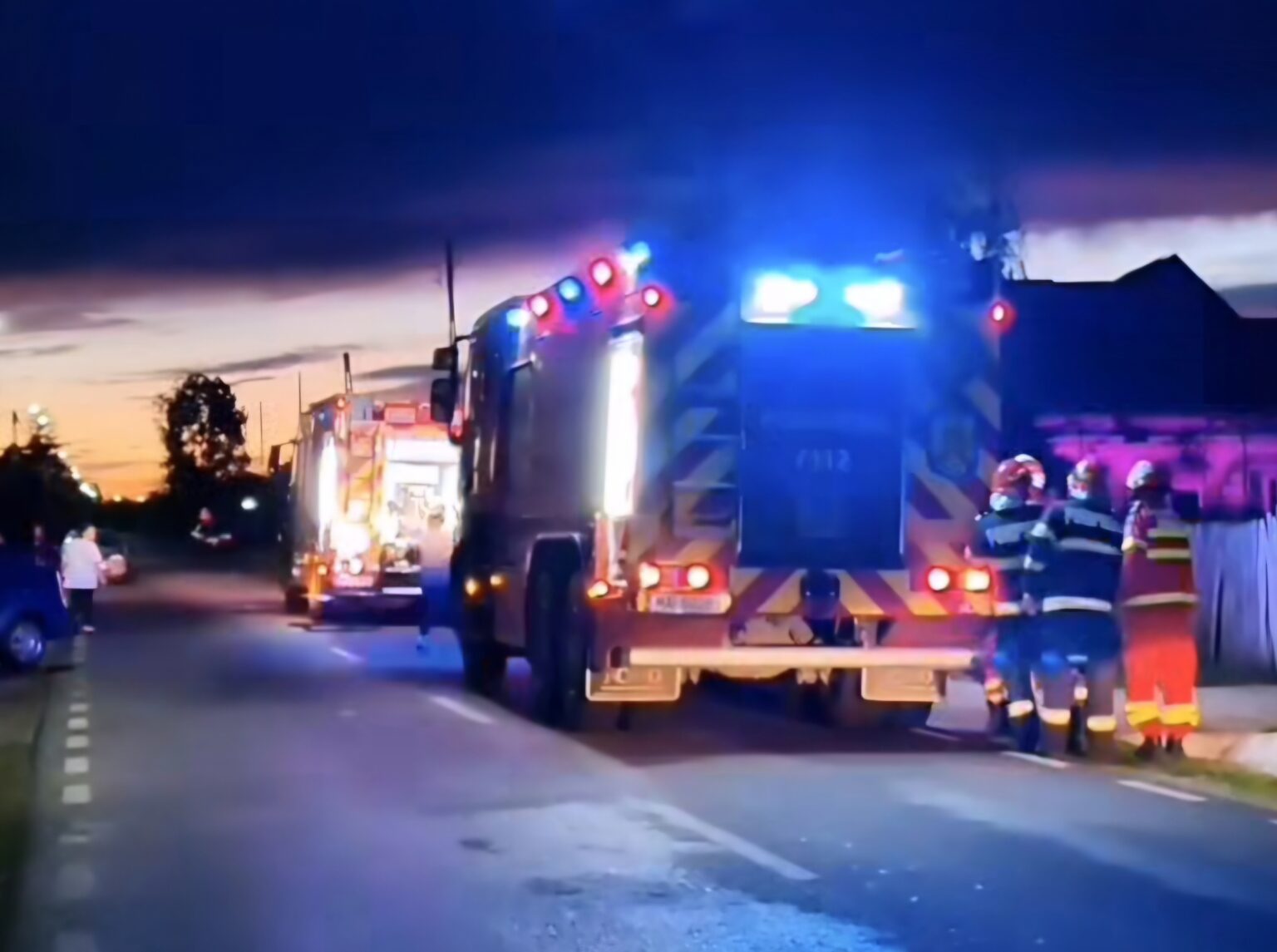 Incendiu la Ionești: Flăcările au mistuit un autoturism Incendiu la Ionești: Flăcările au mistuit un autoturism