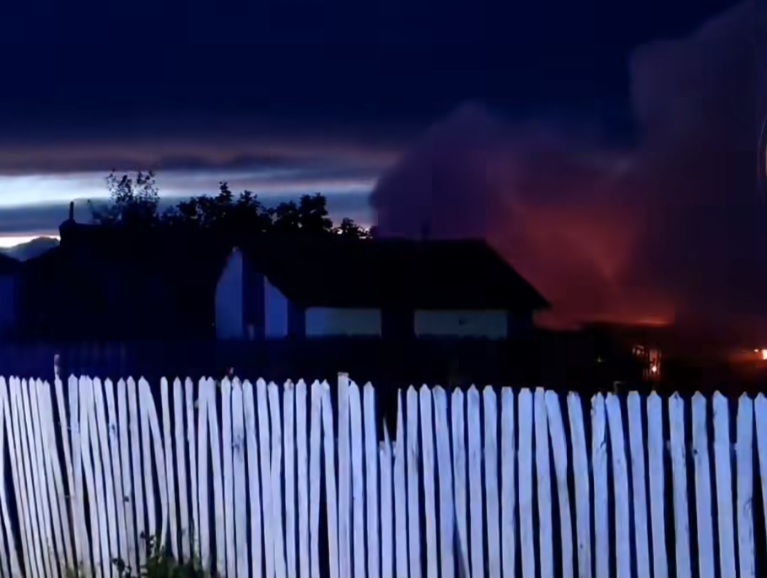 Incendiu la Ionești: Flăcările au mistuit un autoturism