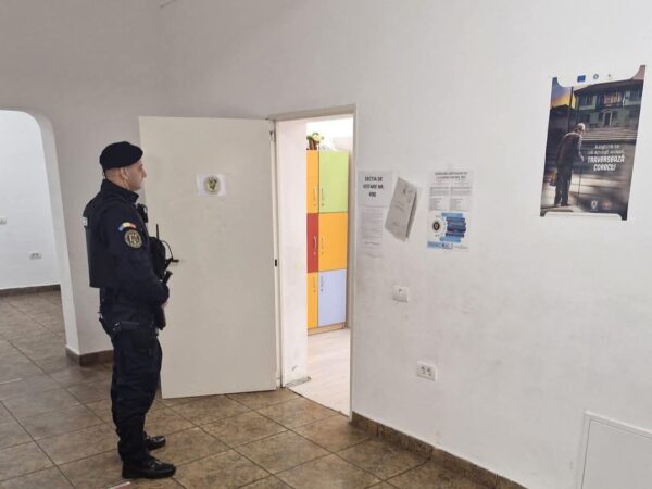 Pe parcursul întregii zile de duminică, 4 mai 2025, jandarmii dâmbovițeni au fost prezenți în teren pentru a asigura desfășurarea alegerilor în condiții de ordine, legalitate și siguranță.