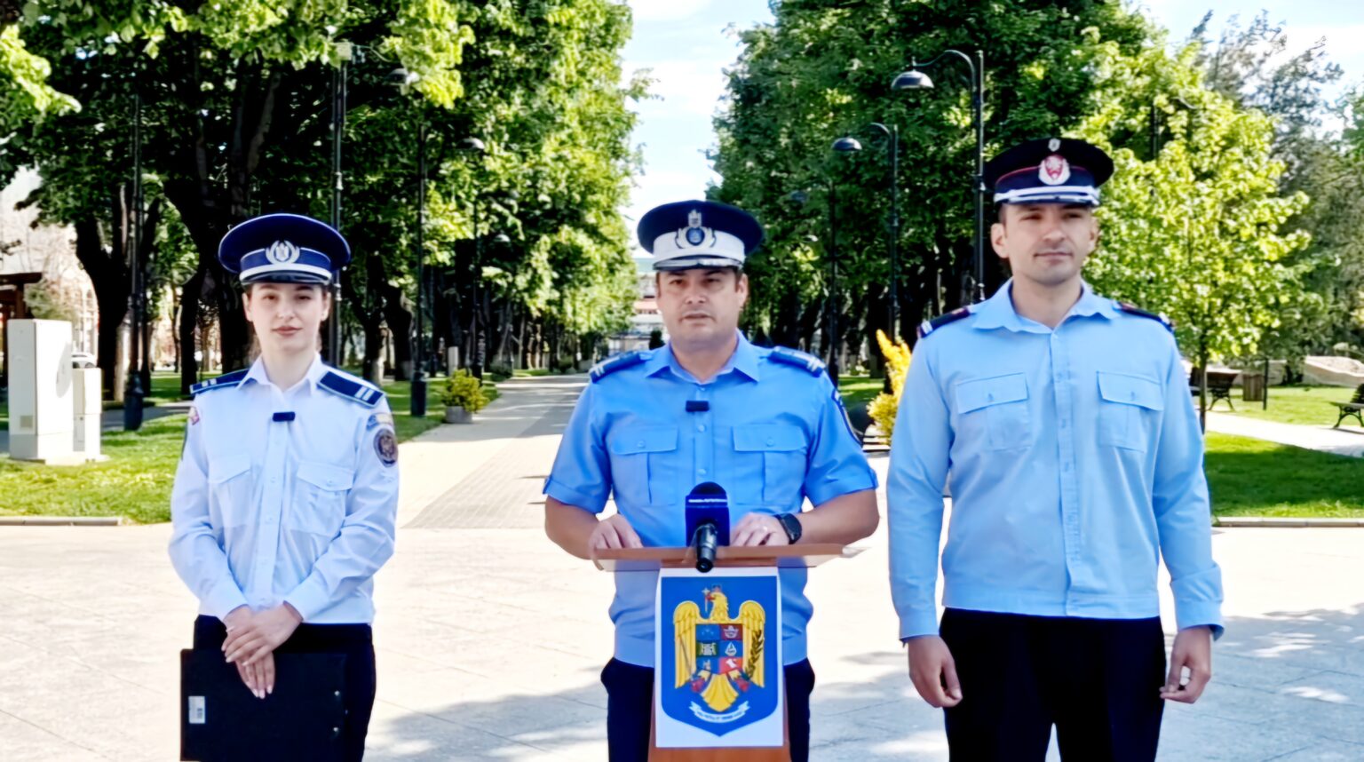 Jandarmii dâmbovițeni, mobilizați pentru alegerile prezidențiale și siguranța cetățenilor Inspectoratul de Jandarmi Județean Dâmbovița anunță suplimentarea efectivelor în contextul desfășurării primului tur al alegerilor pentru Președintele României. Măsurile vizează asigurarea ordinii publice și protejarea secțiilor de votare, în cooperare cu celelalte structuri ale Ministerului Afacerilor Interne.