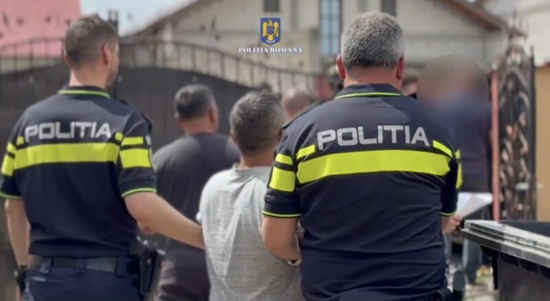 MAȘINI FURATE ȘI JAFURI CA-N FILME: Polițiștii dâmbovițeni i-au prins pe hoți MAȘINI FURATE ȘI JAFURI CA-N FILME: Polițiștii dâmbovițeni i-au prins pe hoți