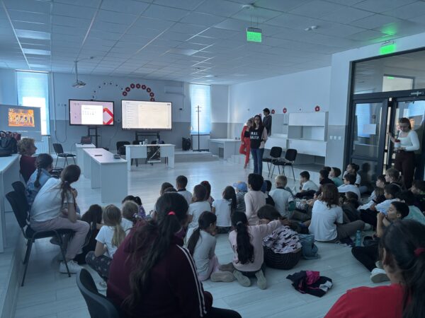 „Mai informat – Mai protejat!” – Proiect educațional de prevenire a traficului de persoane în Titu și Corbii Mari, județul Dâmbovița