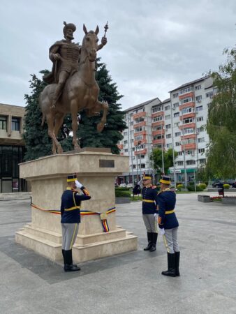 Mihai Viteazul, simbol al Unirii, comemorat la Târgoviște de Brigada 30 Gardă „Mihai Viteazul” Mihai Viteazul, simbol al Unirii, comemorat la Târgoviște de Brigada 30 Gardă „Mihai Viteazul”