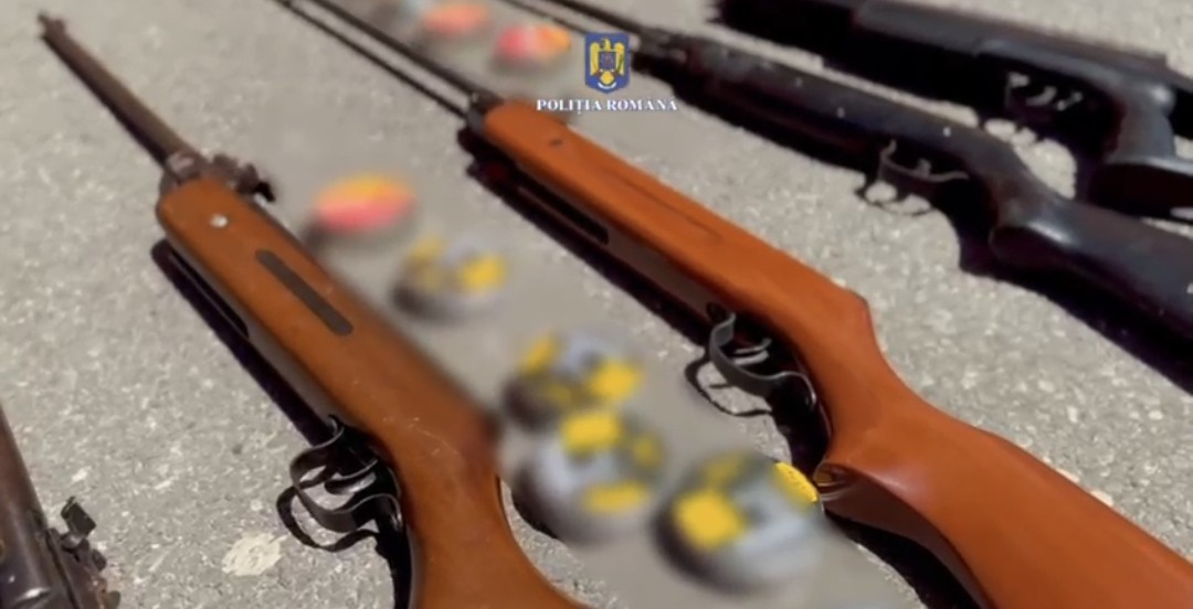 Percheziții în Dâmbovița într-un dosar de contrabandă cu arme