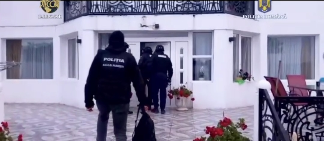 Percheziții la traficanți de droguri din Dâmbovița
