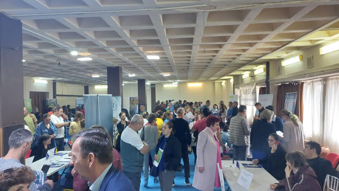 Peste 400 de persoane selectate pentru încadrare la Bursa Generală a Locurilor de Muncă din Dâmbovița