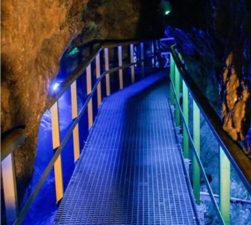 Peștera Ialomiței își deschide porțile până în noapte târziu de „Ziua Internațională a Peșterilor și a Lumii Subterane” Peștera Ialomiței își deschide porțile până în noapte târziu de „Ziua Internațională a Peșterilor și a Lumii Subterane”