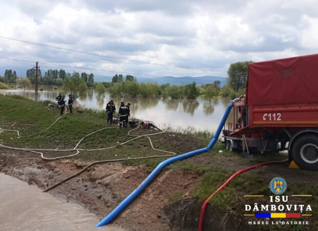 Pompierii dâmbovițeni, în sprijinul comunităților afectate de inundații din județul Covasna Pompierii dâmbovițeni, în sprijinul comunităților afectate de inundații din județul Covasna