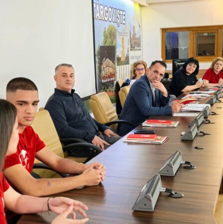 Primarul Daniel Cristian Stan, alături de liceenii târgovișteni: Tinerii au idei valoroase pentru viitorul orașului Primarul Daniel Cristian Stan, alături de liceenii târgovișteni: Tinerii au idei valoroase pentru viitorul orașului