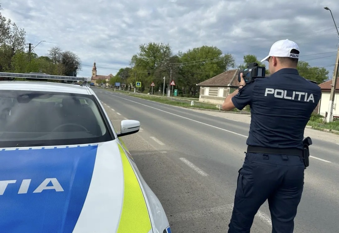 Astăzi, 6 mai, radarele Poliției vor fi amplasate pe principalele drumuri din județul Dâmbovița pentru a monitoriza traficul și a preveni accidentele. Autoritățile fac apel la șoferi să respecte limitele de viteză și să circule cu prudență.