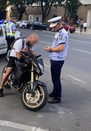 Tânăr din Târgoviște, depistat în trafic cu un motociclu neînregistrat: S-a ales cu dosar penal
