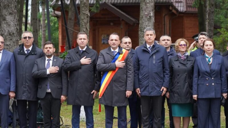 Târgoviște a marcat cu solemnitate Ziua Independenței Naționale: Mesaje de unitate și respect din partea autorităților Târgoviște a marcat cu solemnitate Ziua Independenței Naționale: Mesaje de unitate și respect din partea autorităților