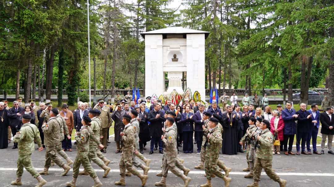 Târgoviște a marcat cu solemnitate Ziua Independenței Naționale: Mesaje de unitate și respect din partea autorităților