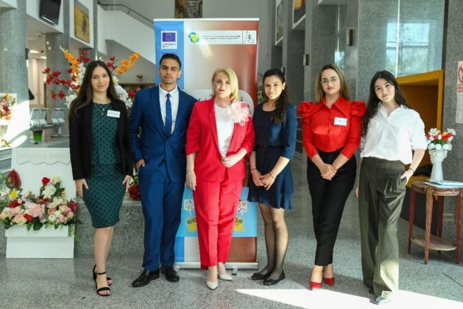 Tinerii juriști au dezbătut viitorul societății la Universitatea „Valahia” din Târgoviște Tinerii juriști au dezbătut viitorul societății la Universitatea „Valahia” din Târgoviște