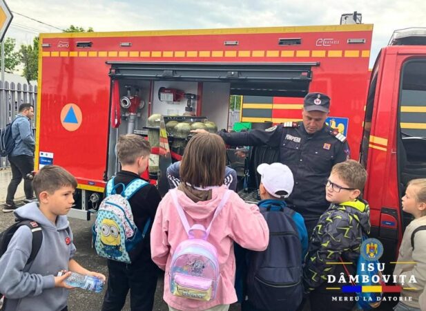 Viitorii salvatori în vizită la pompieri: O zi plină de învățătură și curiozitate la Târgoviște