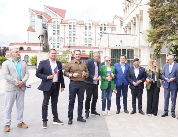 Ziua Europei, sărbătorită cu un flash mob plin de energie în Piața Tricolorului din Târgoviște Ziua Europei, sărbătorită cu un flash mob plin de energie în Piața Tricolorului din Târgoviște