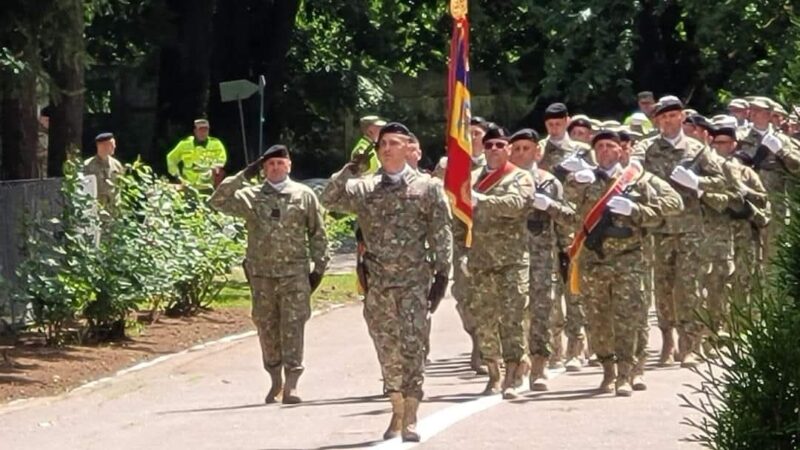 Târgoviște marchează Ziua Independenței Naționale printr-un ceremonial militar dedicat eroilor Târgoviște marchează Ziua Independenței Naționale printr-un ceremonial militar dedicat eroilor