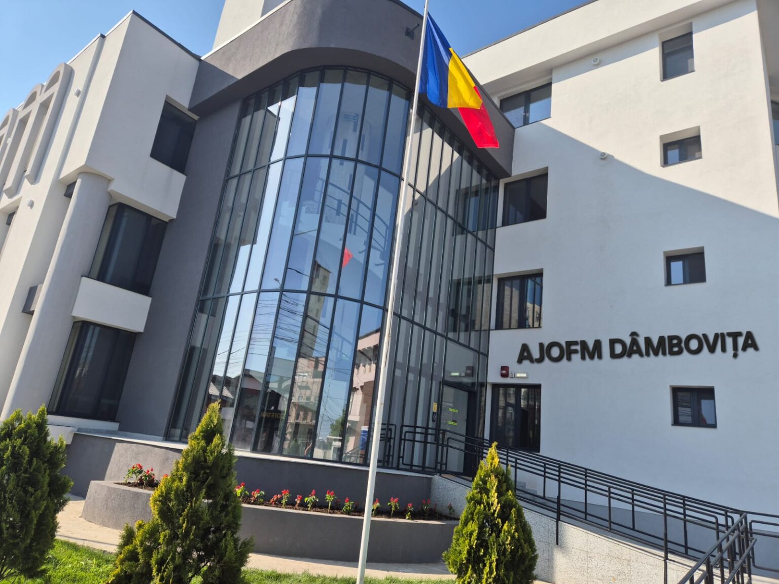 AJOFM Dâmbovița oferă 84 de locuri gratuite la cursuri de formare profesională în iulie 2025
