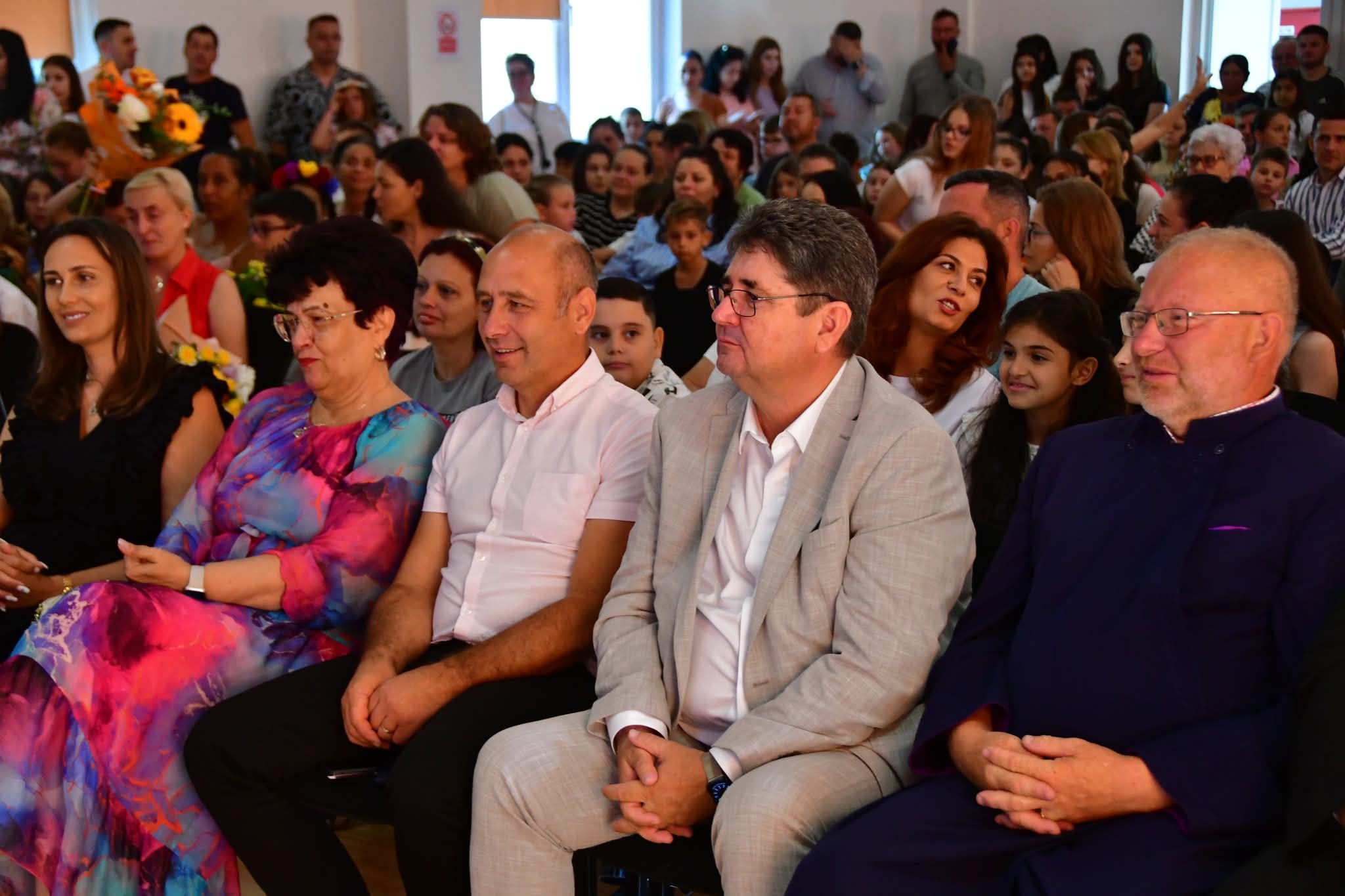 Administrația locală, alături de elevi la ultimul clopoțel în Răcari: Educația e lumina viitorului