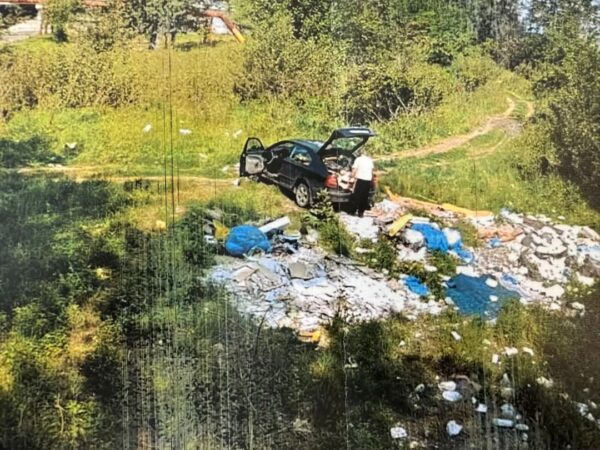 Apel la responsabilitate în comuna Răzvad: Persoană surprinsă aruncând gunoi în loc nepermis, identificată și sancționată Apel la responsabilitate în comuna Răzvad: Persoană surprinsă aruncând gunoi în loc nepermis, identificată și sancționată