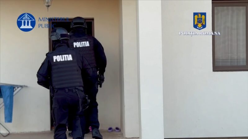 Arsenal de arme descoperit la Răcari Arsenal de arme descoperit la Răcari