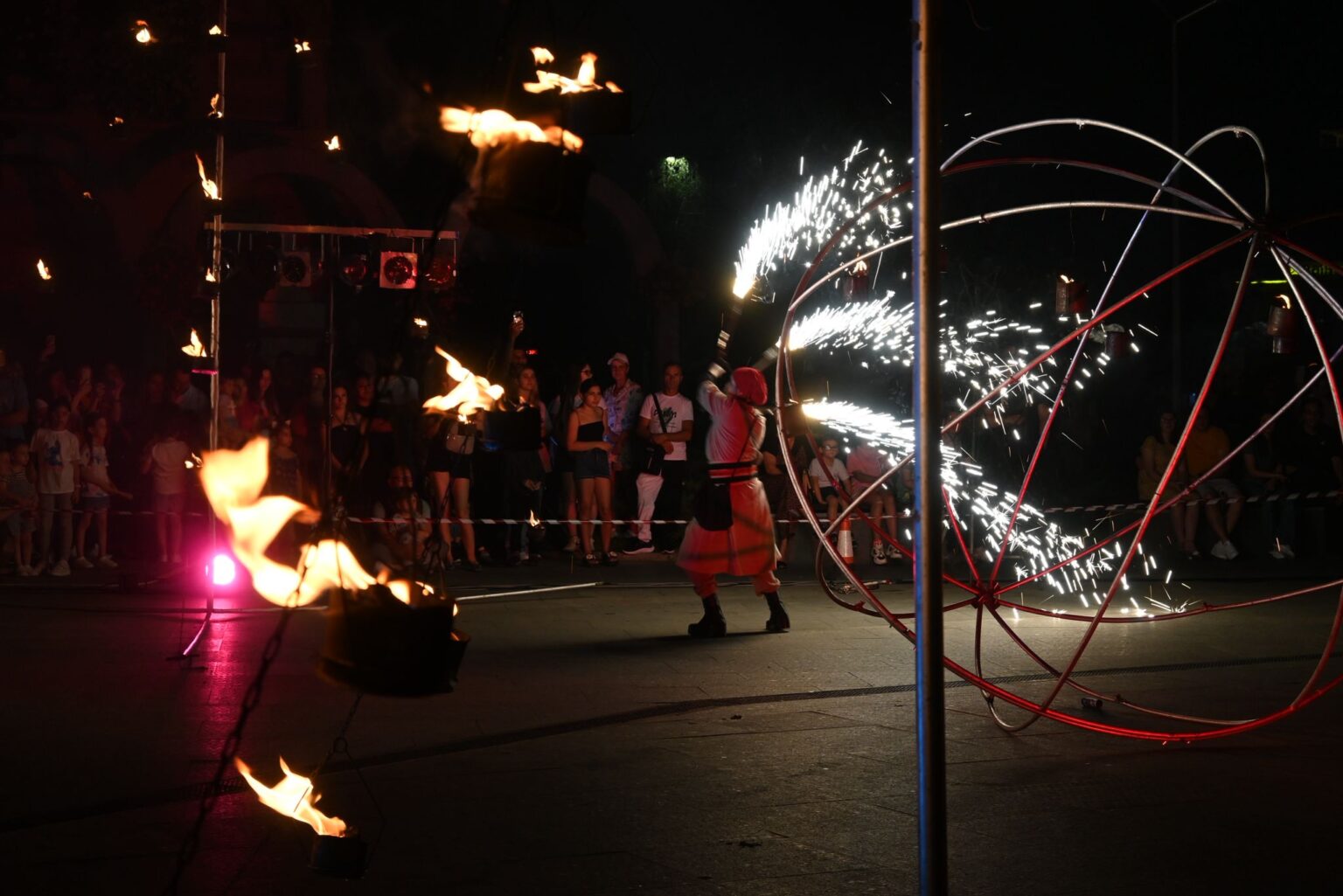 BABEL 2025, ziua a doua: De la „Micul Prinț” la focul din „Gloria”, Târgoviște, scenă globală a teatrului BABEL 2025, ziua a doua: De la „Micul Prinț” la focul din „Gloria”, Târgoviște, scenă globală a teatrului