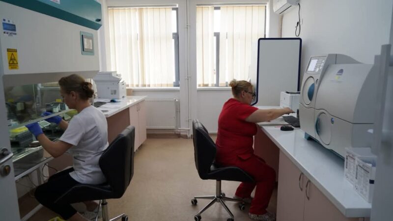CJ Dâmbovița: Laboratorul Spitalului Județean de UrgențăTârgoviște, dotat cu echipamente de ultimă generație