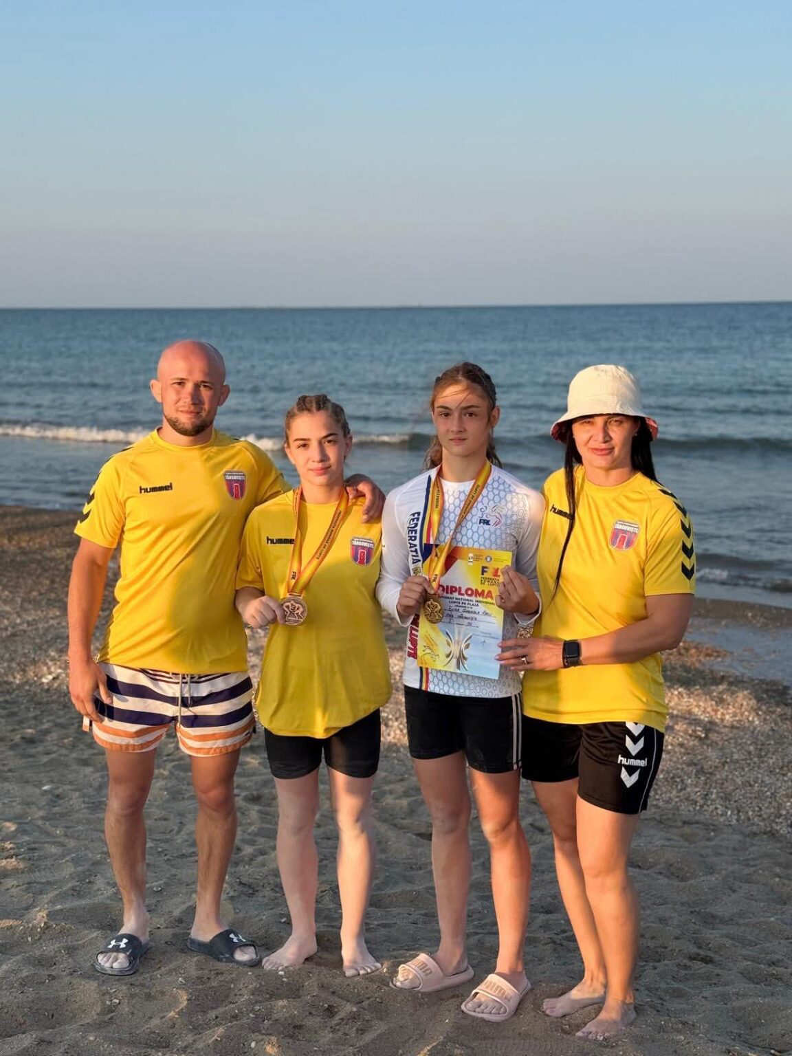 CSȘ Târgoviște, pe val la Naționalele de Lupte pe Plajă U15: Aur și bronz în prima zi de competiție CSȘ Târgoviște, pe val la Naționalele de Lupte pe Plajă U15: Aur și bronz în prima zi de competiție