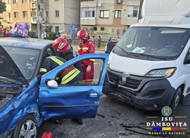 Clipe de groază în Târgoviște: Impact violent între un autoturism și o autoutilitară Clipe de groază în Târgoviște; Impact violent între un autoturism și o autoutilitară