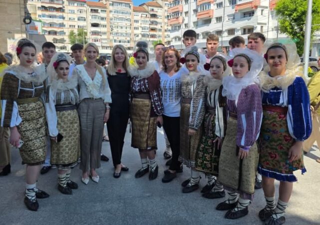 „Dâmbovița multiculturală” a prins viață în inima Târgoviștei „Dâmbovița multiculturală” a prins viață în inima Târgoviștei