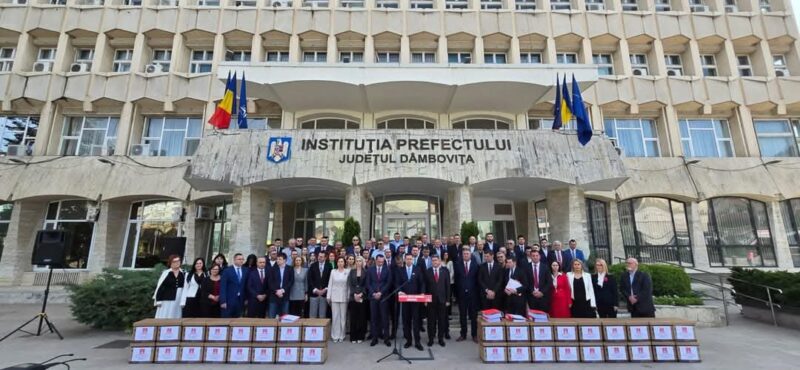 Dezvoltare pentru județul Dâmbovița: Un an de la reconfirmarea echipei Consiliului Județean Dâmbovița Dezvoltare pentru județul Dâmbovița: Un an de la reconfirmarea echipei Consiliului Județean Dâmbovița