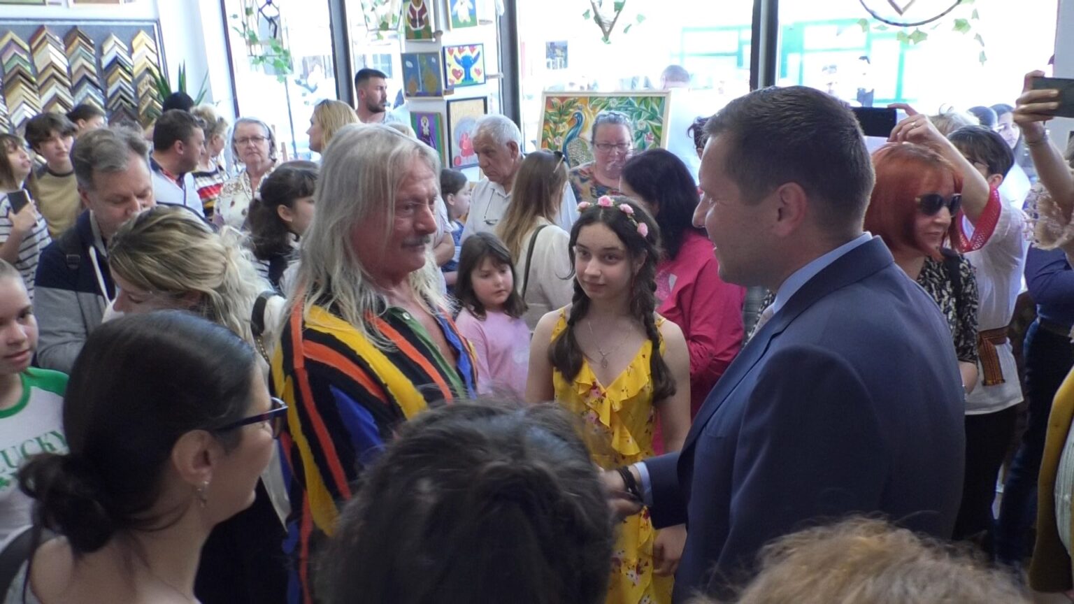 Explozie de culoare și talent la Galeria Framing Art din Târgoviște Explozie de culoare și talent la Galeria Framing Art din Târgoviște